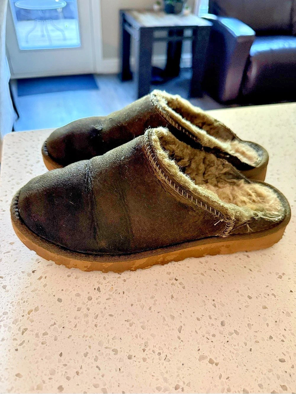 UGG Slipper olive green